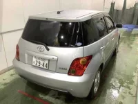 Toyota IST лот № 2004 оценка R  с аукциона в Японии 1