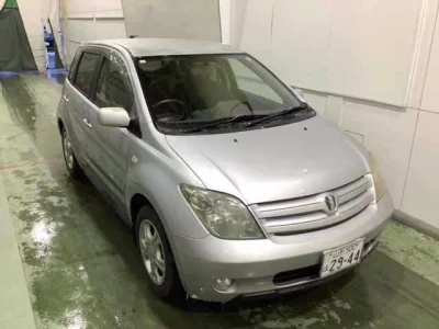 Toyota IST  с аукциона в Японии