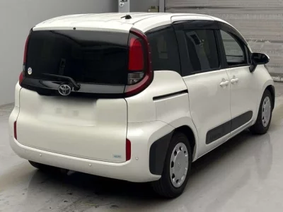 Toyota SIENTA  с аукциона в Японии