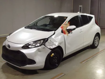 Toyota AQUA  с аукциона в Японии