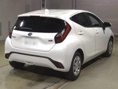 Toyota AQUA  с аукциона в Японии