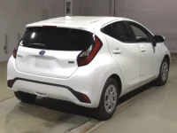 Toyota AQUA лот № 323 оценка RA  с аукциона в Японии 1