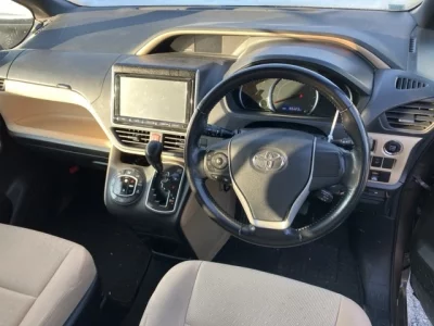 Toyota NOAH  с аукциона в Японии