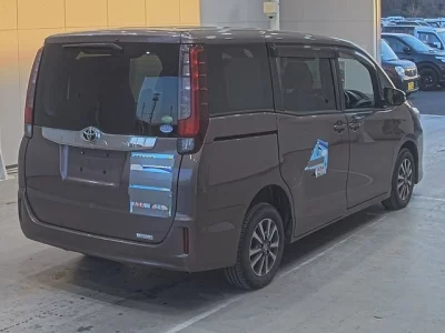 Toyota NOAH  с аукциона в Японии