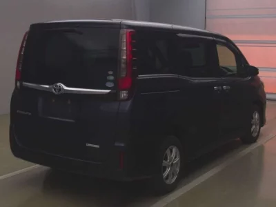 Toyota ESQUIRE  с аукциона в Японии