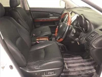 Toyota HARRIER лот № 70108 оценка 4  с аукциона в Японии 3