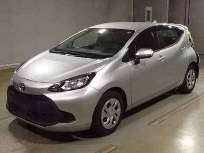 Toyota AQUA  с аукциона в Японии