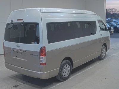 Toyota HIACE  с аукциона в Японии