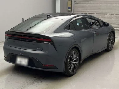 Toyota PRIUS  с аукциона в Японии