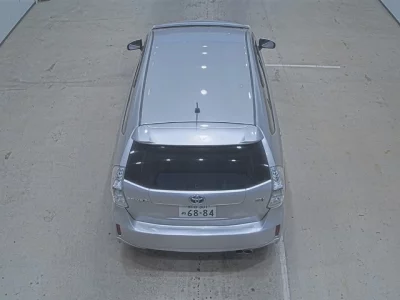 Toyota PRIUS ALPHA  с аукциона в Японии