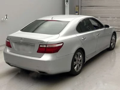 Lexus LS  с аукциона в Японии