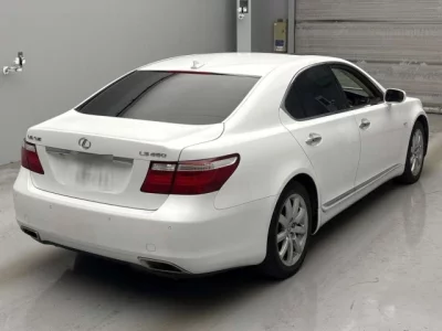 Lexus LS  с аукциона в Японии