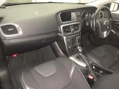 Volvo V40  с аукциона в Японии