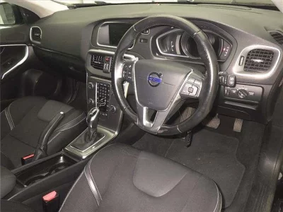 Volvo V40  с аукциона в Японии