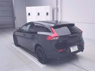 Volvo V40  с аукциона в Японии