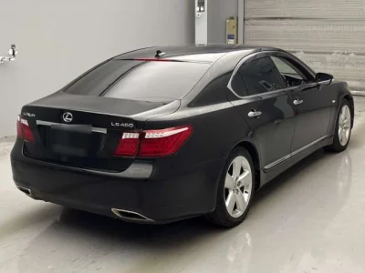 Lexus LS  с аукциона в Японии