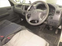 Nissan CARAVAN VAN лот № 70270 оценка R  с аукциона в Японии 2