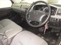 Toyota HIACE VAN лот № 70280 оценка 3.5  с аукциона в Японии 2