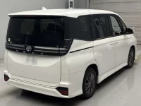Toyota VOXY лот № 12317 оценка 4  с аукциона в Японии 1