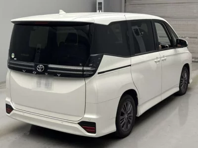 Toyota VOXY  с аукциона в Японии