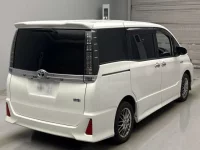 Toyota VOXY лот № 82 оценка 3.5  с аукциона в Японии 1