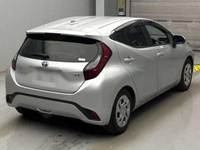 Toyota AQUA  с аукциона в Японии