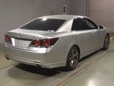 Toyota CROWN  с аукциона в Японии