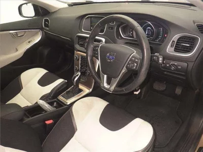 Volvo V40  с аукциона в Японии