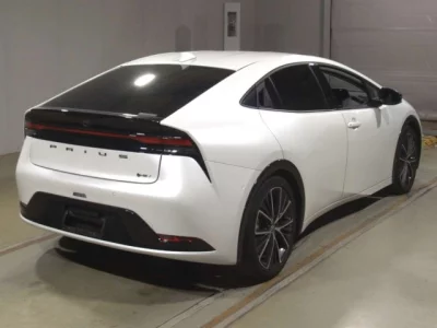 Toyota PRIUS  с аукциона в Японии