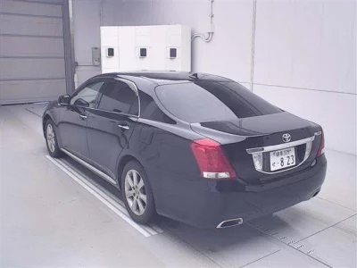 Toyota CROWN  с аукциона в Японии