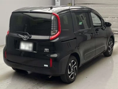 Toyota SIENTA  с аукциона в Японии