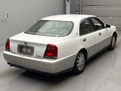 Toyota CROWN  с аукциона в Японии