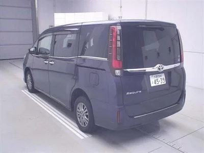 Toyota ESQUIRE  с аукциона в Японии
