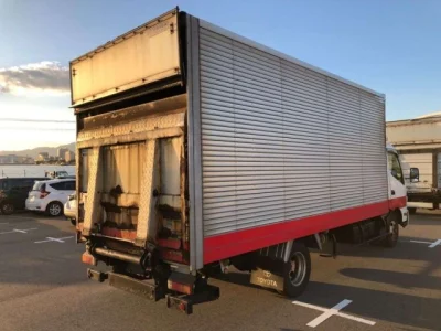 Toyota DYNA  с аукциона в Японии