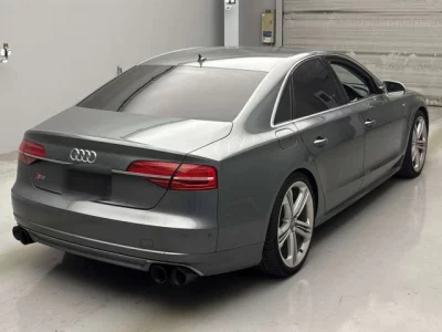 Audi S8