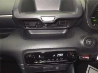 Toyota YARIS лот № 7210 оценка 4.5  с аукциона в Японии 5