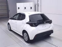 Toyota YARIS лот № 7210 оценка 4.5  с аукциона в Японии 1
