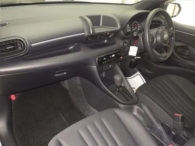 Toyota YARIS  с аукциона в Японии