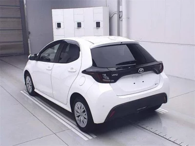 Toyota YARIS  с аукциона в Японии
