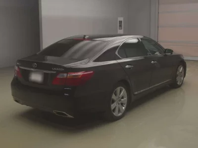 Lexus LS  с аукциона в Японии