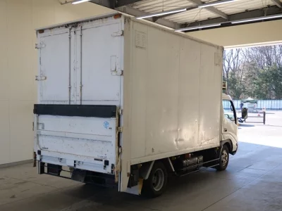 Toyota DYNA  с аукциона в Японии