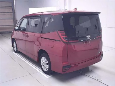 Toyota NOAH  с аукциона в Японии