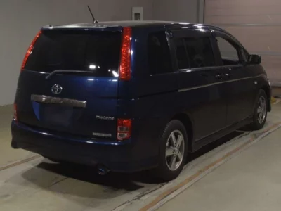 Toyota ISIS  с аукциона в Японии