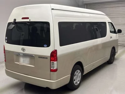Toyota HIACE  с аукциона в Японии
