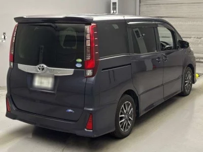 Toyota NOAH  с аукциона в Японии