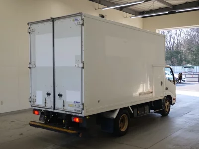 Toyota DYNA  с аукциона в Японии