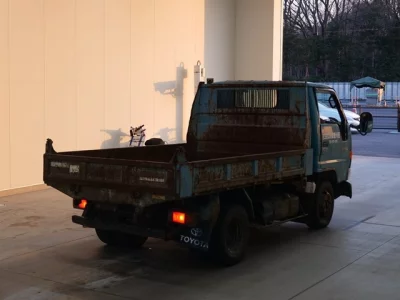 Toyota DYNA  с аукциона в Японии