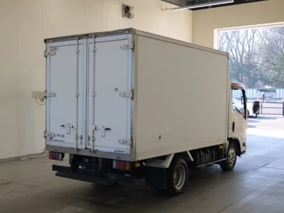 Isuzu ELF  с аукциона в Японии