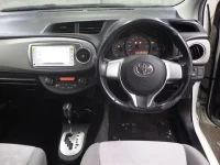 Toyota VITZ лот № 26023 оценка 3.5  с аукциона в Японии 4