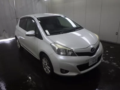 Toyota VITZ  с аукциона в Японии